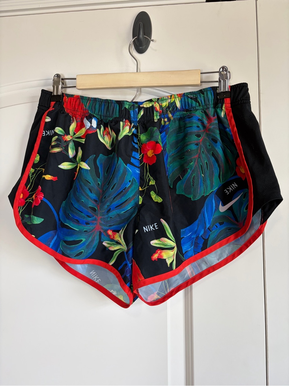 Nike Dri-Fit Tempo Tropical Plant Floral Peacock Athletic Running Shorts Black - Picture 1 of 8